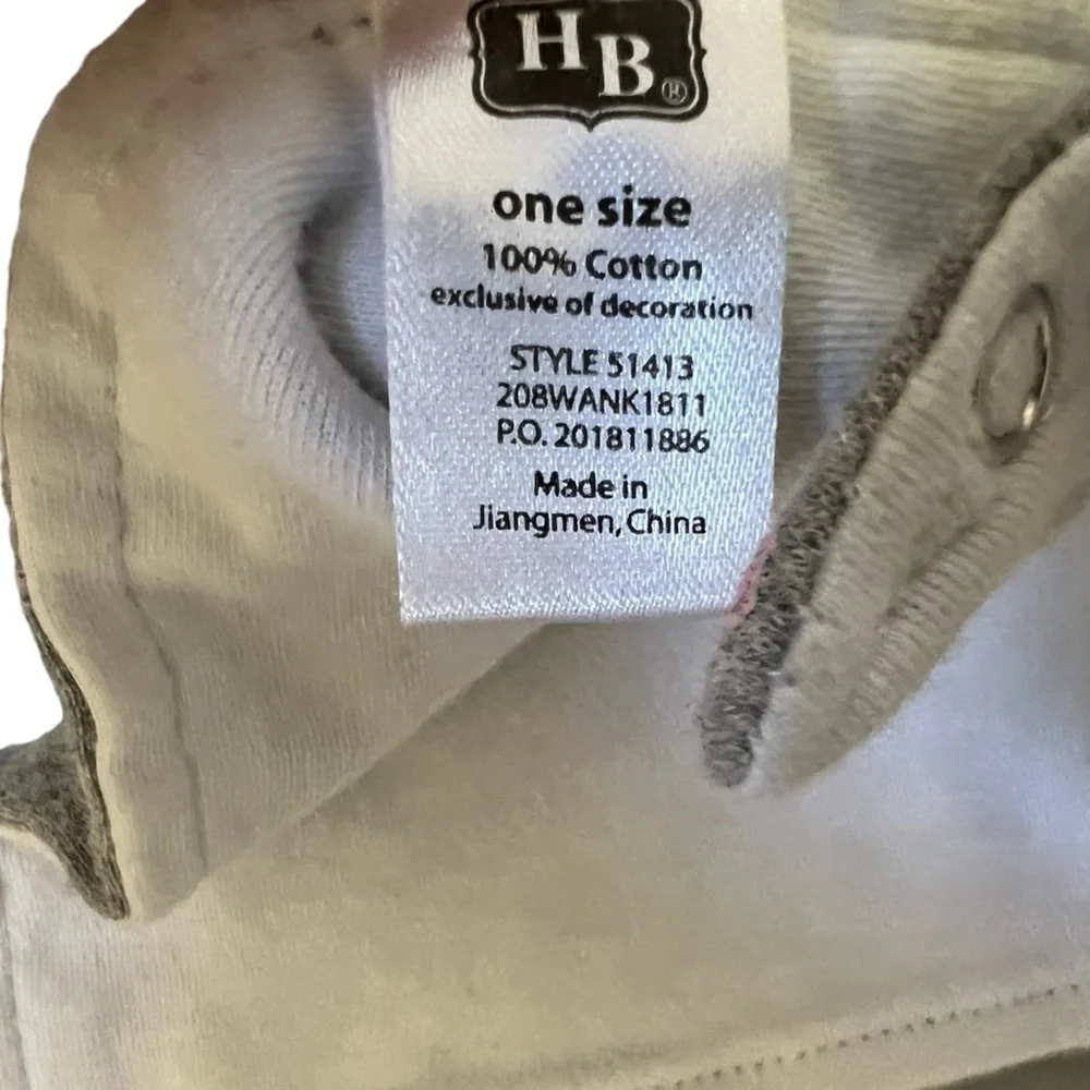 2 stylish bibs 100% cotton incl snap closures with 2 size options for comfort
